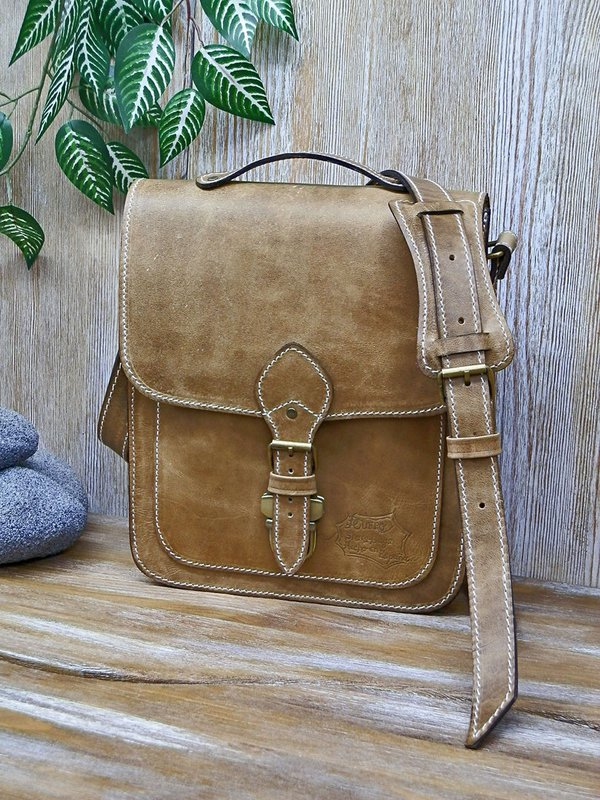 Leather knight bag