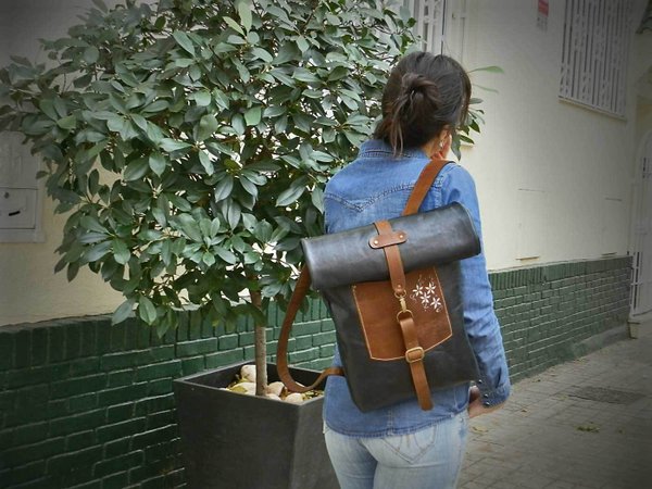 Tizón - brown roll-up backpack