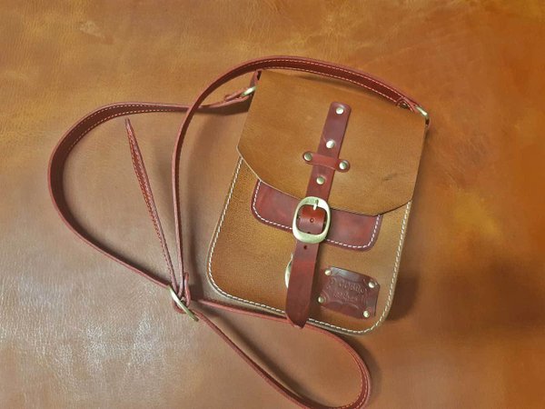 Small unisex leather bag - red