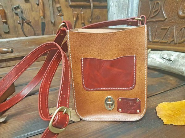 Small unisex leather bag - red