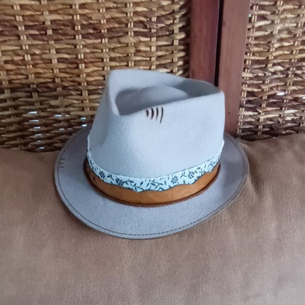 Sombrero gris perla