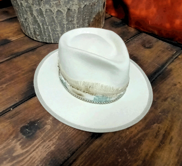 Sombrero blanco roto